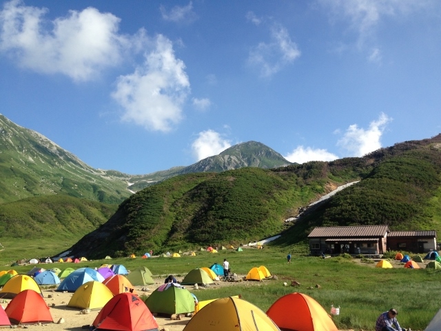 キャンプ場　テント