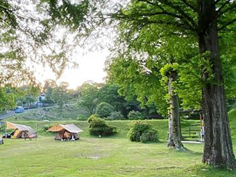 家族で夏を満喫できる「青山高原保健休養地キャンプ場」